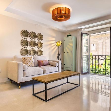 Apartamento Living By Cathedral เซบีญา ภายนอก รูปภาพ
