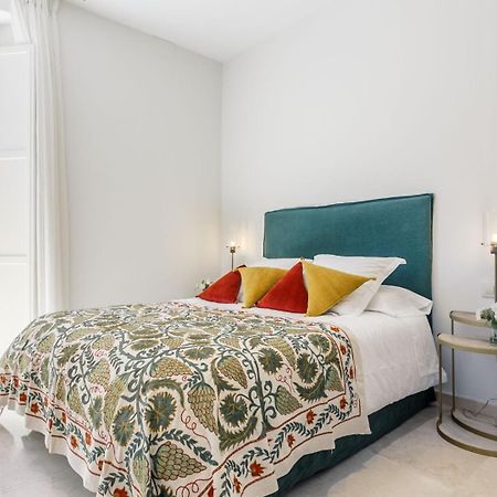 Apartamento Living By Cathedral เซบีญา ภายนอก รูปภาพ