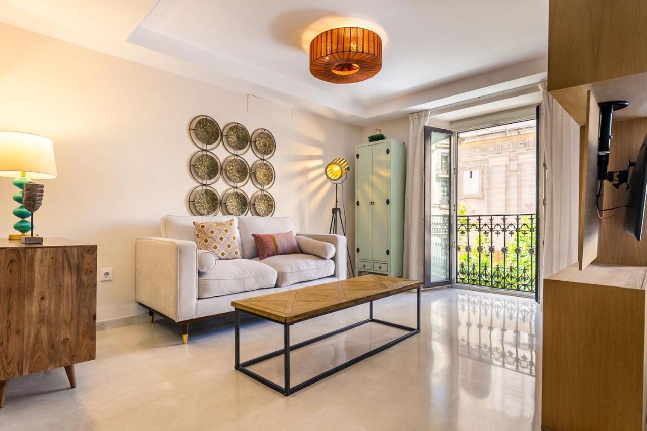 Apartamento Living By Cathedral เซบีญา ภายนอก รูปภาพ