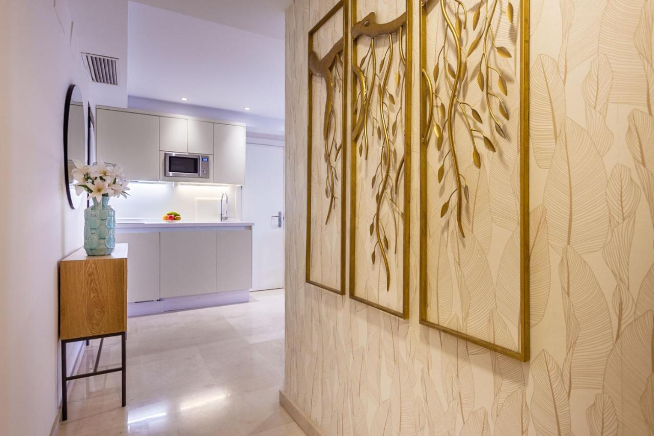 Apartamento Living By Cathedral เซบีญา ภายนอก รูปภาพ