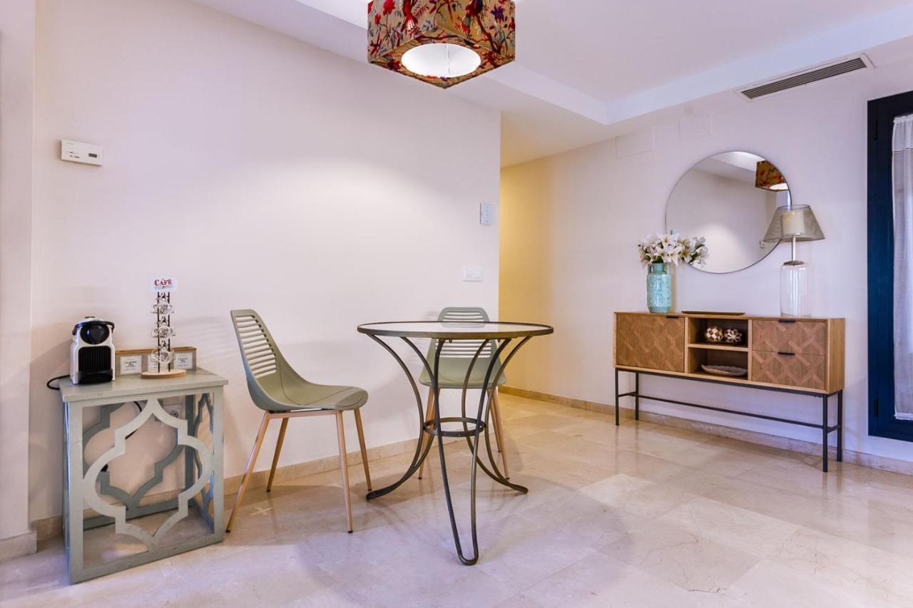 Apartamento Living By Cathedral เซบีญา ภายนอก รูปภาพ