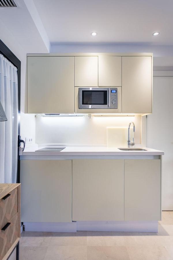 Apartamento Living By Cathedral เซบีญา ภายนอก รูปภาพ
