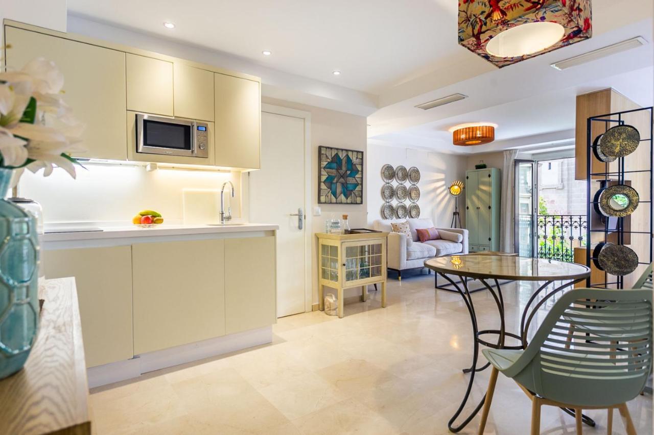 Apartamento Living By Cathedral เซบีญา ภายนอก รูปภาพ