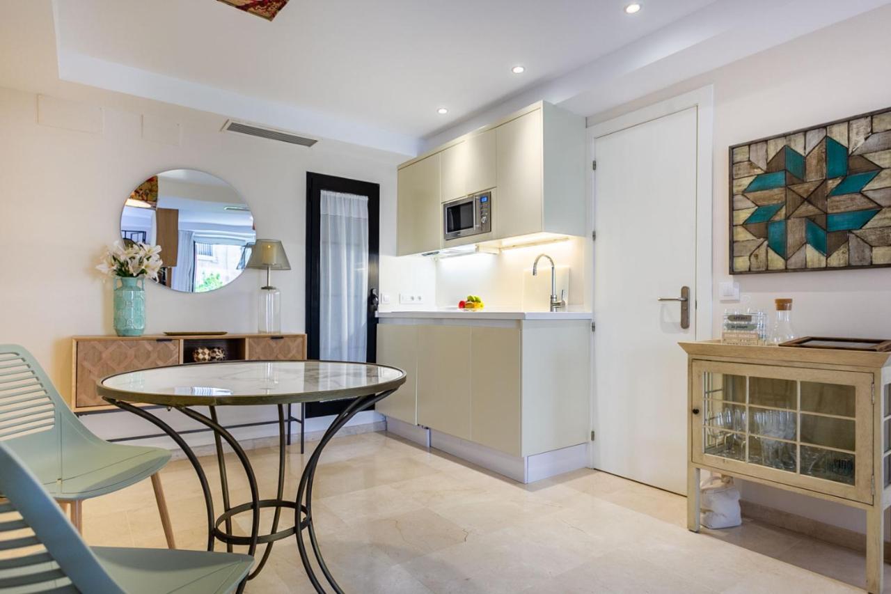 Apartamento Living By Cathedral เซบีญา ภายนอก รูปภาพ