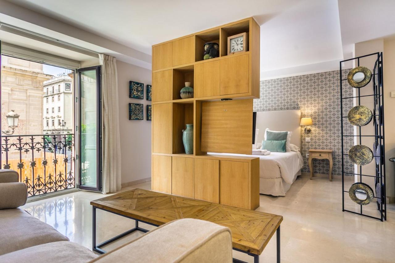 Apartamento Living By Cathedral เซบีญา ภายนอก รูปภาพ