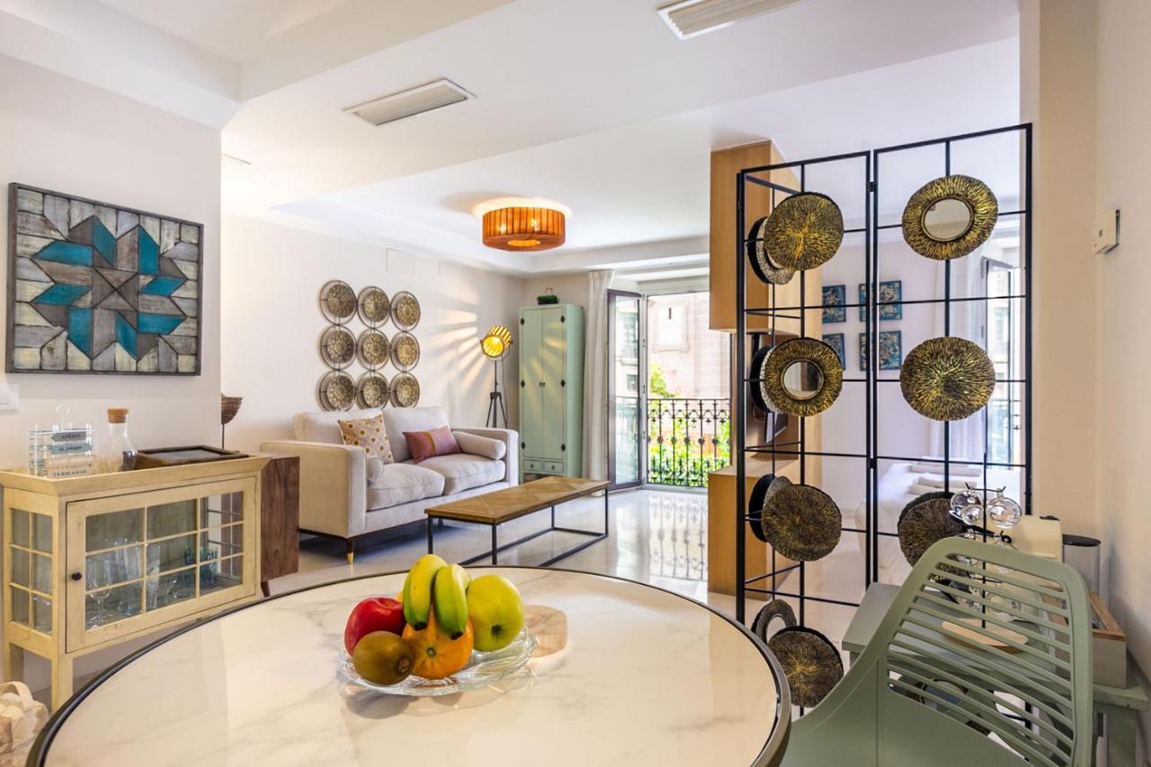 Apartamento Living By Cathedral เซบีญา ภายนอก รูปภาพ