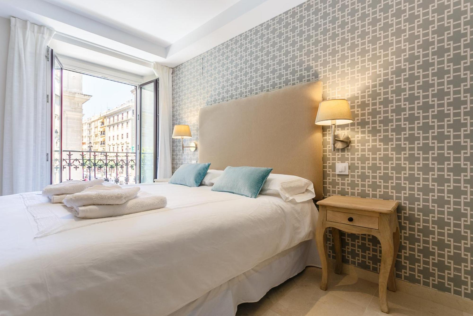 Apartamento Living By Cathedral เซบีญา ภายนอก รูปภาพ