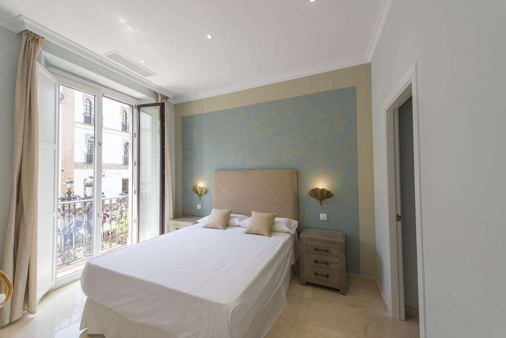 Apartamento Living By Cathedral เซบีญา ภายนอก รูปภาพ