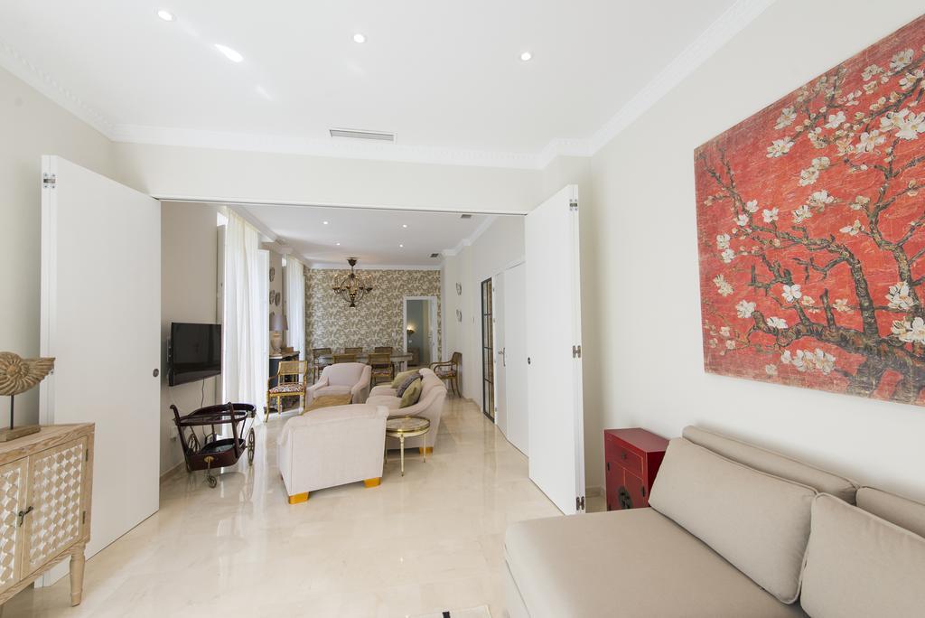 Apartamento Living By Cathedral เซบีญา ภายนอก รูปภาพ