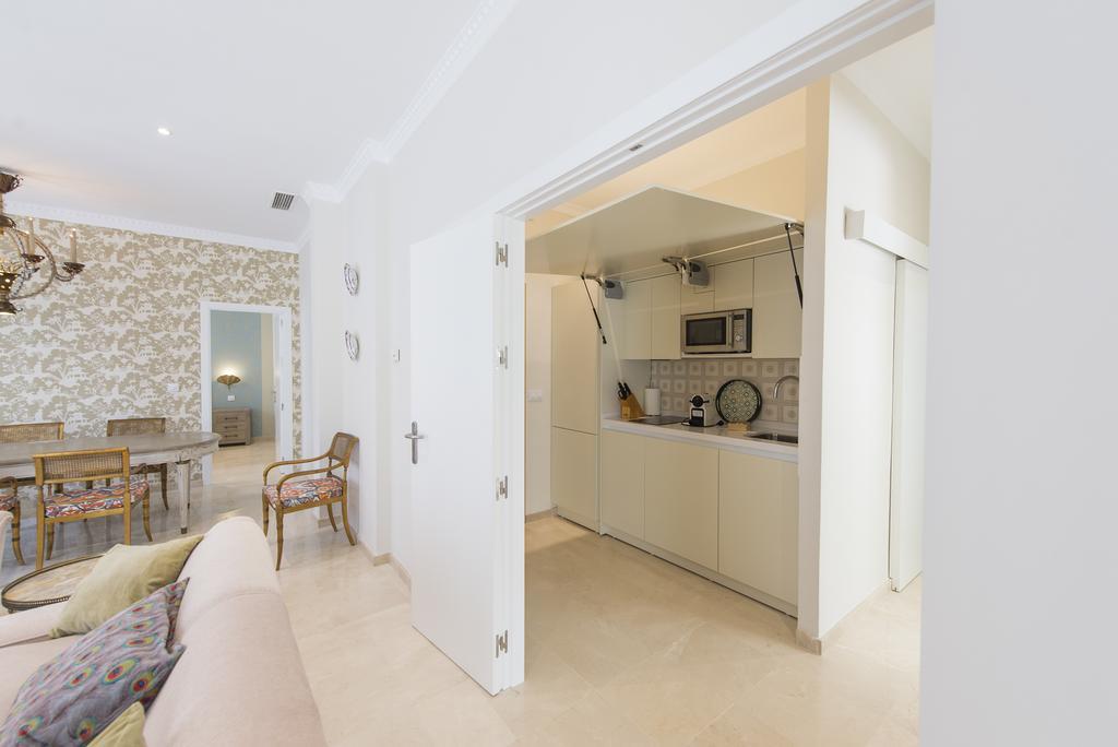 Apartamento Living By Cathedral เซบีญา ภายนอก รูปภาพ
