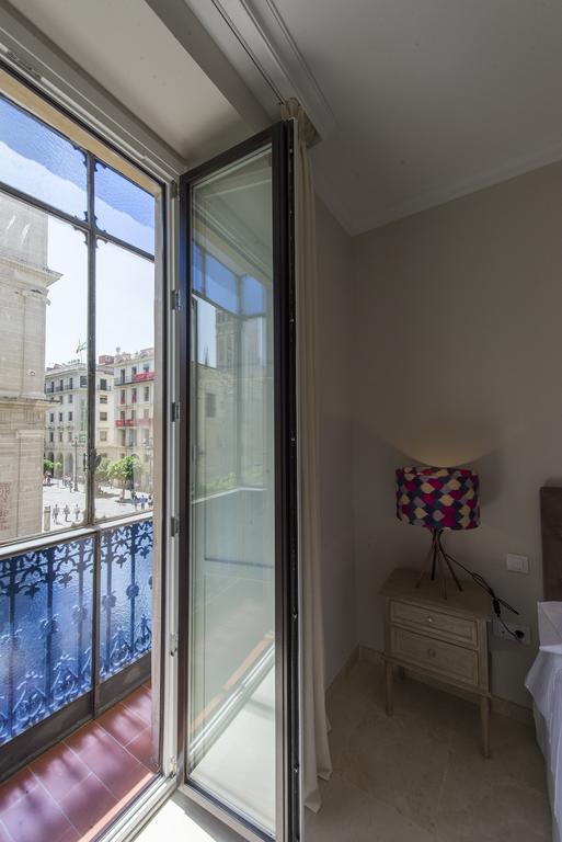 Apartamento Living By Cathedral เซบีญา ภายนอก รูปภาพ