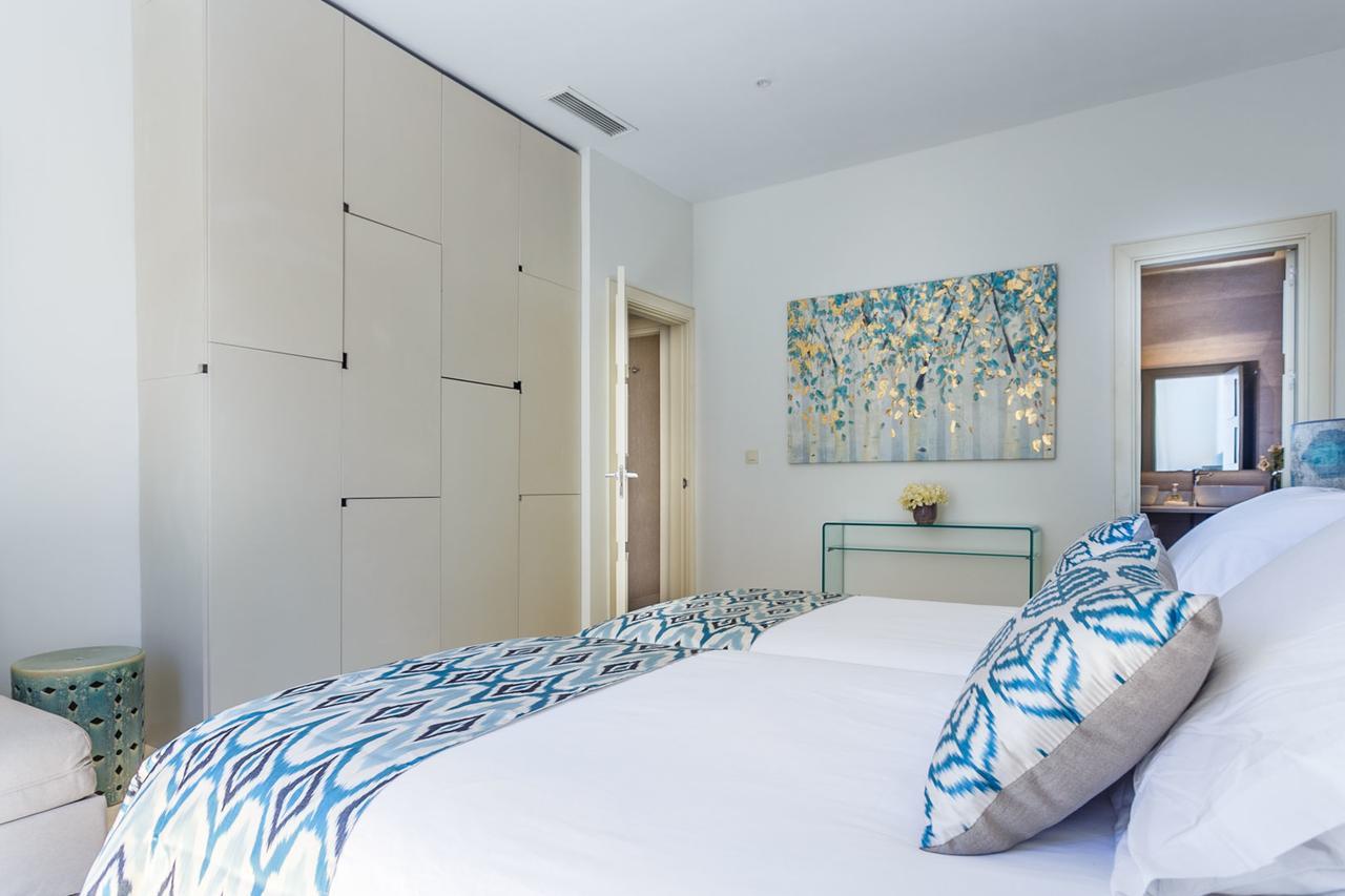 Apartamento Living By Cathedral เซบีญา ภายนอก รูปภาพ