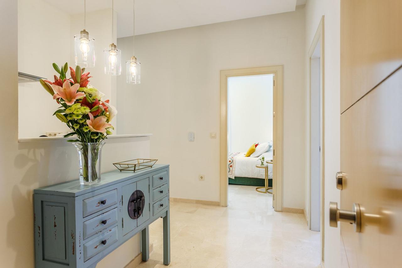 Apartamento Living By Cathedral เซบีญา ภายนอก รูปภาพ