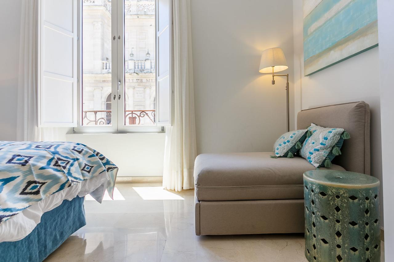 Apartamento Living By Cathedral เซบีญา ภายนอก รูปภาพ