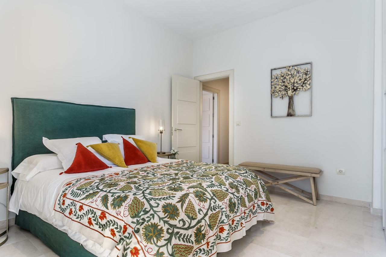 Apartamento Living By Cathedral เซบีญา ภายนอก รูปภาพ