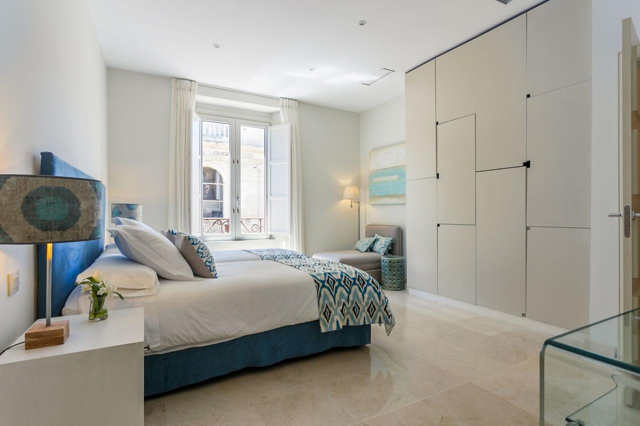 Apartamento Living By Cathedral เซบีญา ภายนอก รูปภาพ